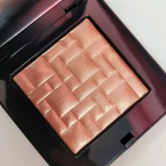 Bobbi Brown Highlighting Powder